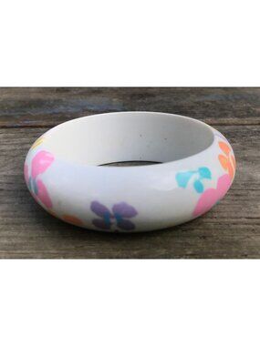 Vtg 1980s Chunky Domed White Lucite Bangle Bracelet Multicolored Pastel Flowers